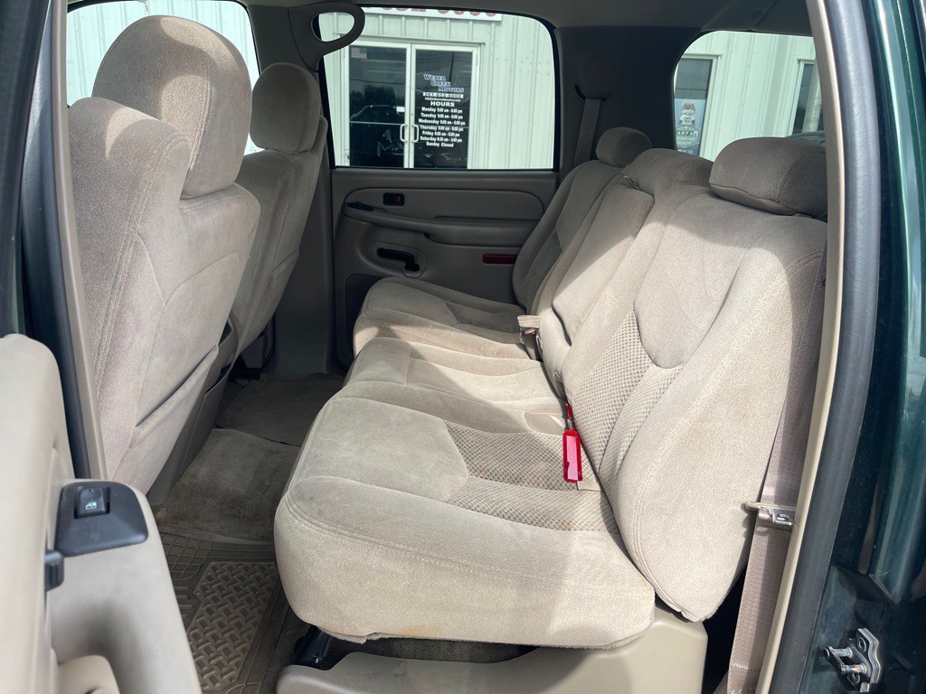 2004 Chevrolet Suburban Image 8