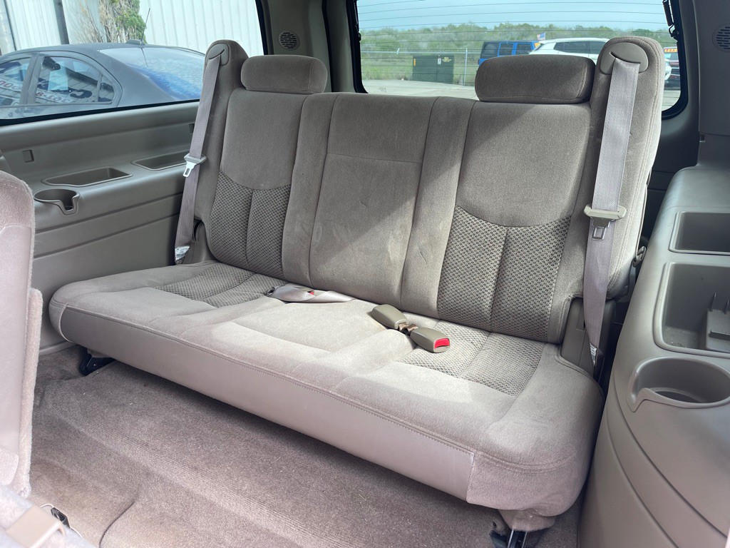 2004 Chevrolet Suburban Image 9