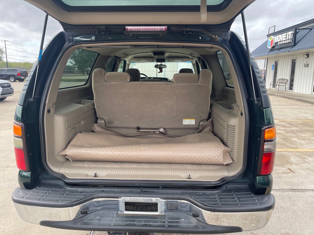 2004 Chevrolet Suburban Image 10