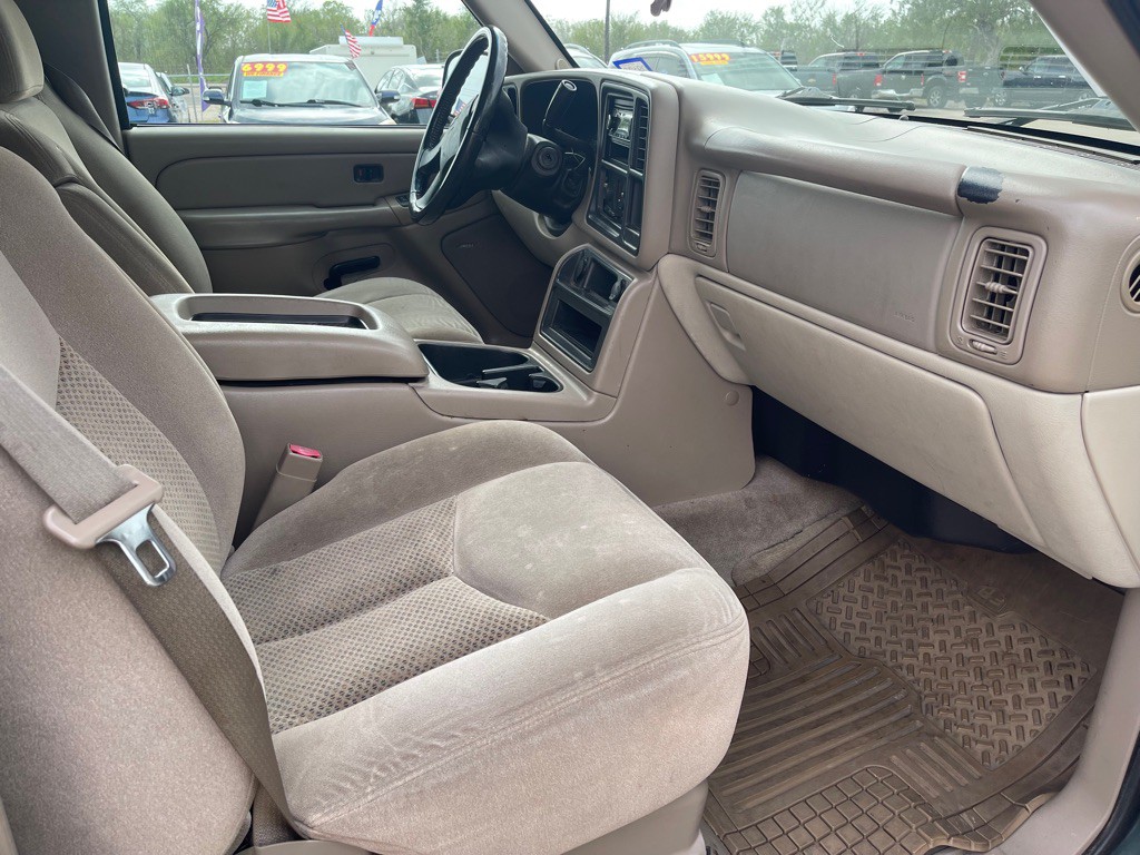 2004 Chevrolet Suburban Image 11