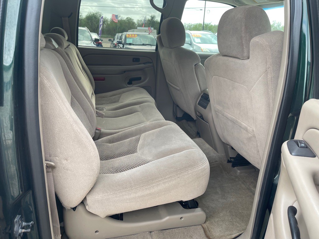 2004 Chevrolet Suburban Image 12