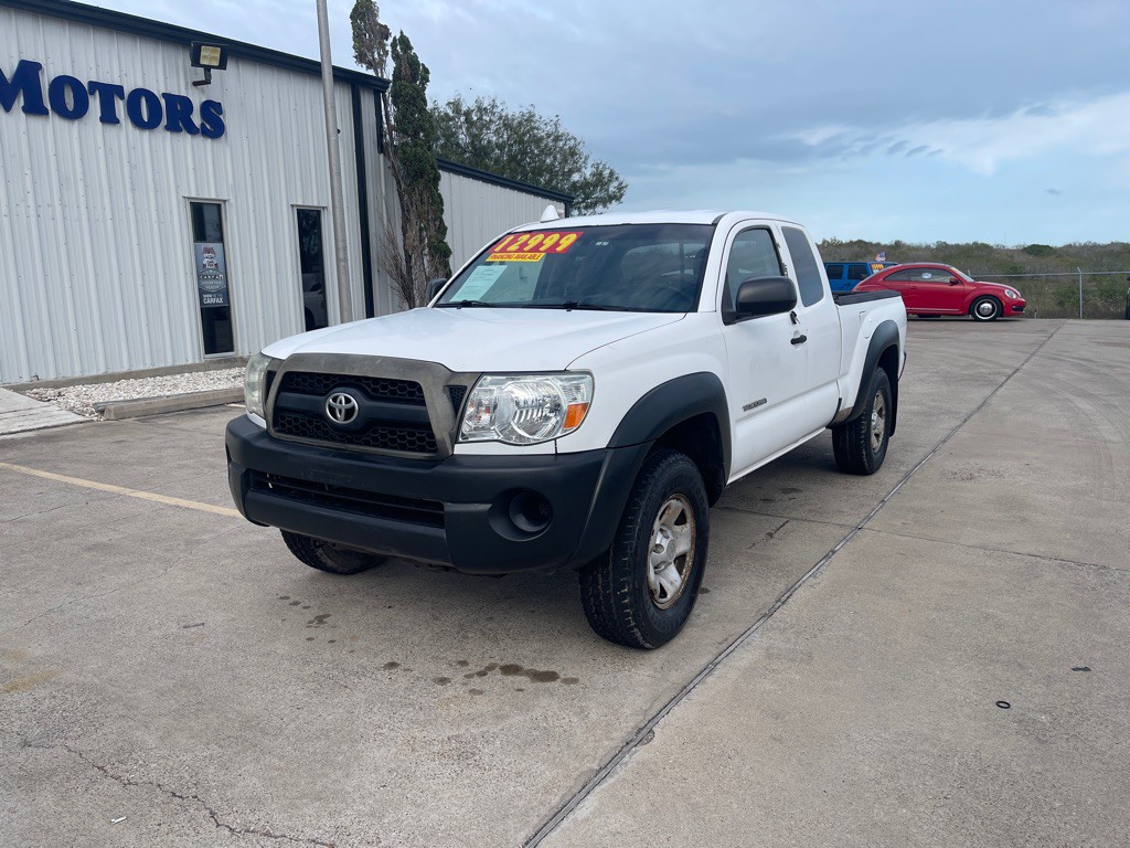 2011 Toyota Tacoma Image 2