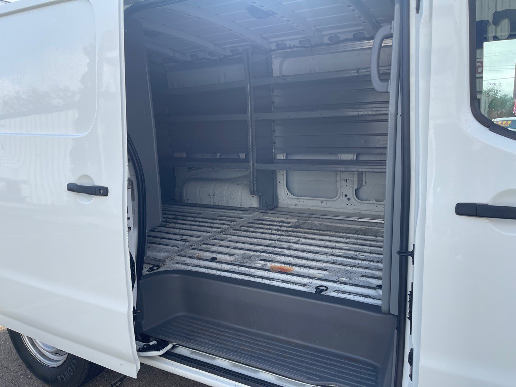 2016 Nissan NV Image 11