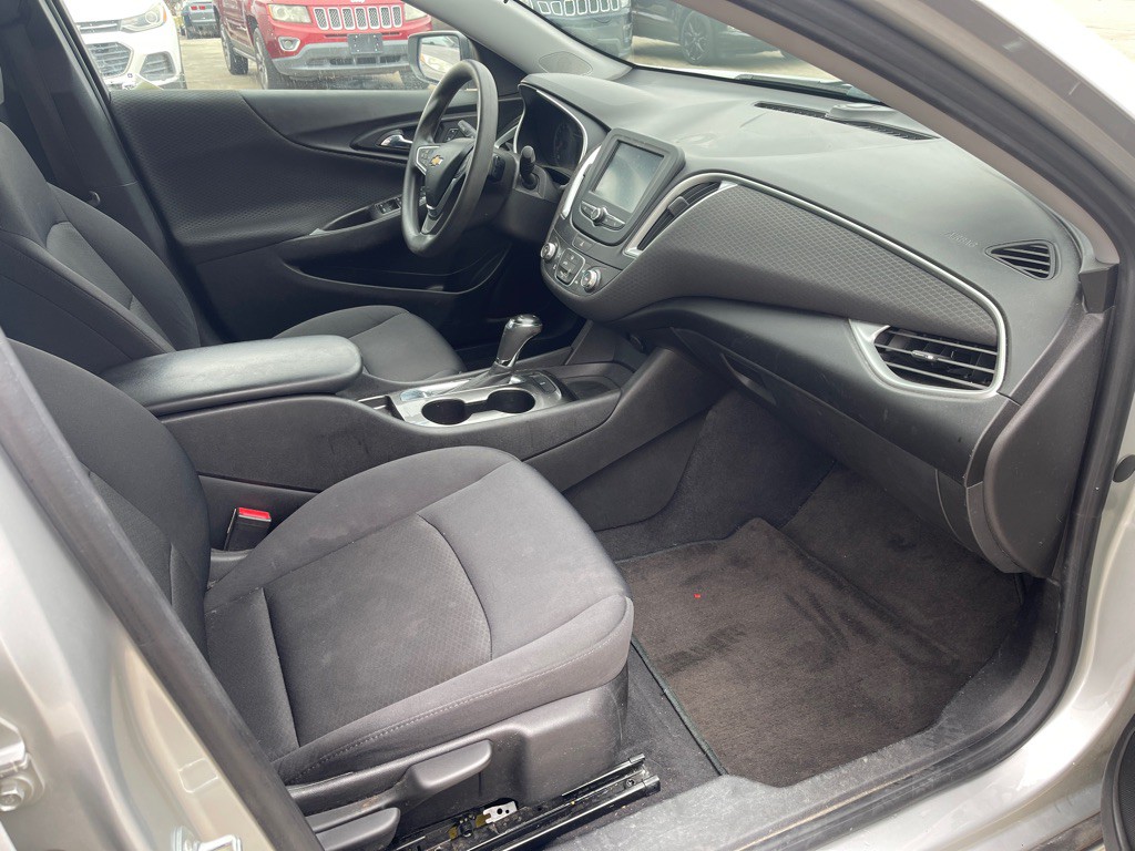 2016 Chevrolet Malibu Image 9