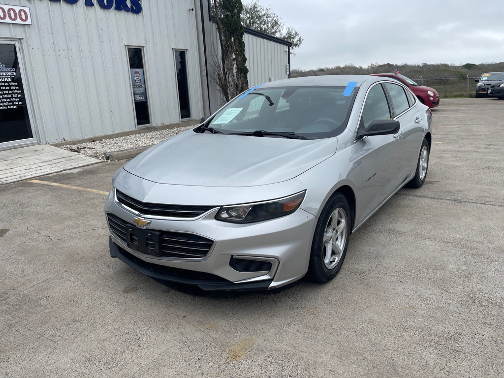 2016 Chevrolet Malibu Image 2