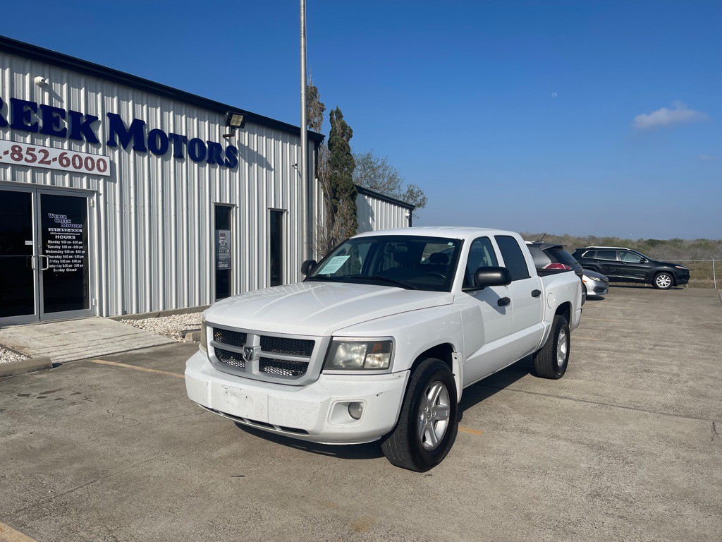 2011 Dodge Dakota Image 2