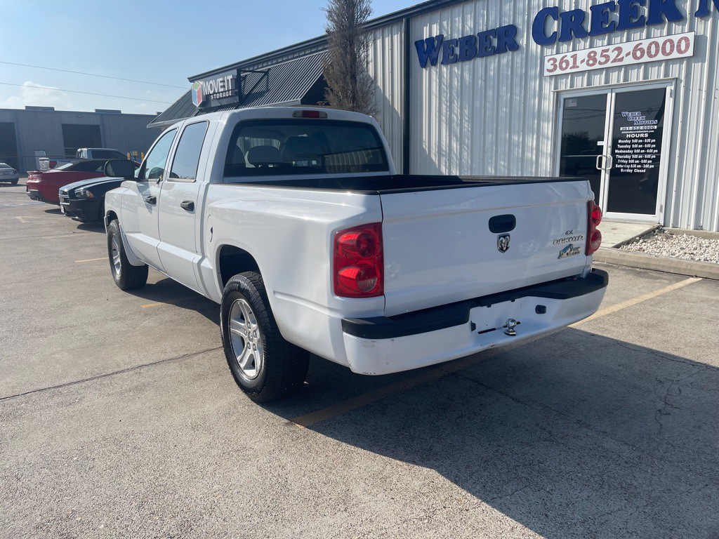 2011 Dodge Dakota Image 3