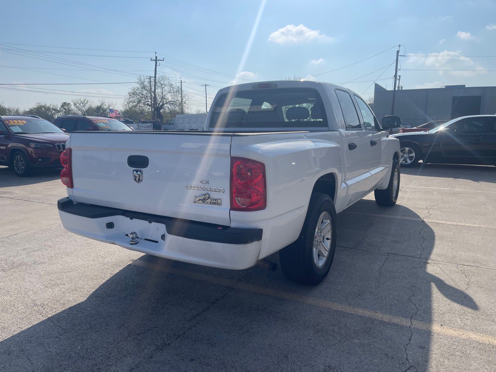2011 Dodge Dakota Image 4