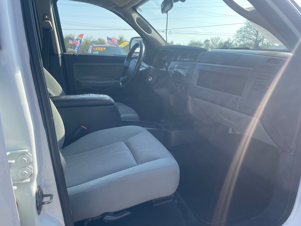 2011 Dodge Dakota Image 10