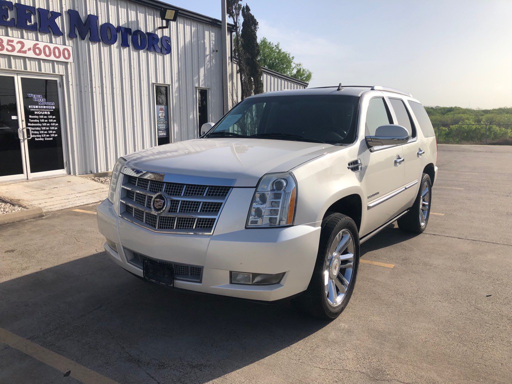 2013 Cadillac Escalade Image 2