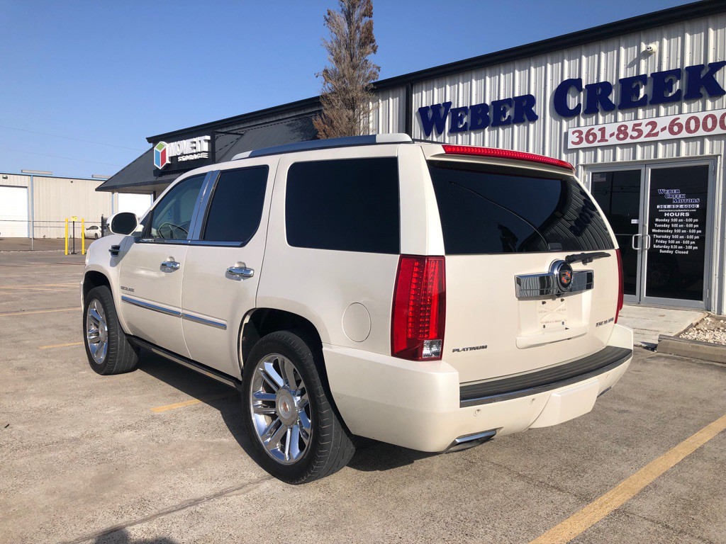2013 Cadillac Escalade Image 3