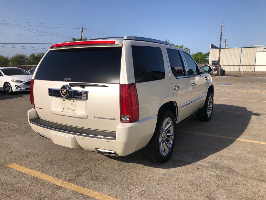 2013 Cadillac Escalade Image 4