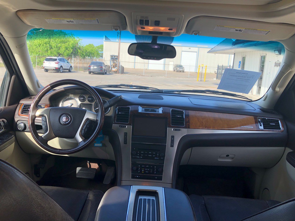 2013 Cadillac Escalade Image 13