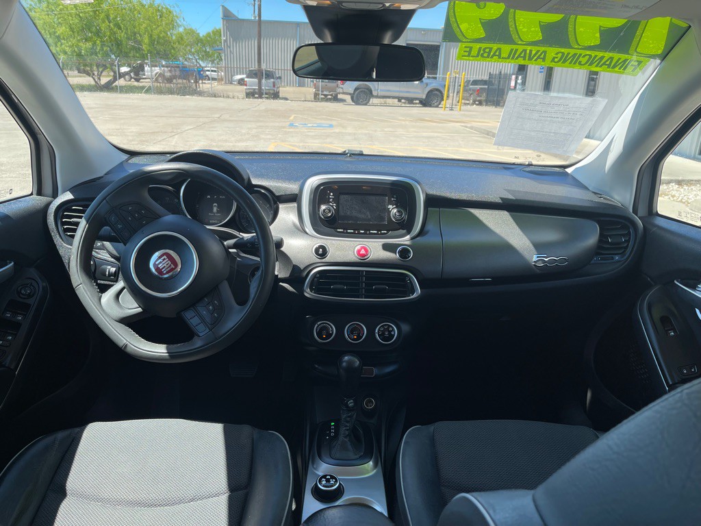 2016 FIAT 500 Image 11