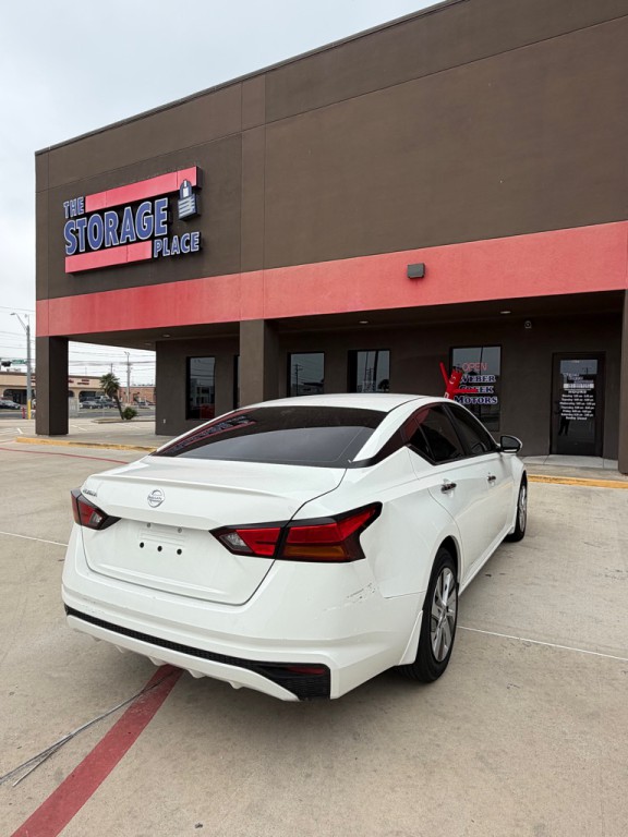 2021 Nissan Altima Image 7