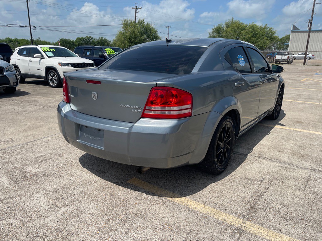2010 Dodge Avenger Image 4