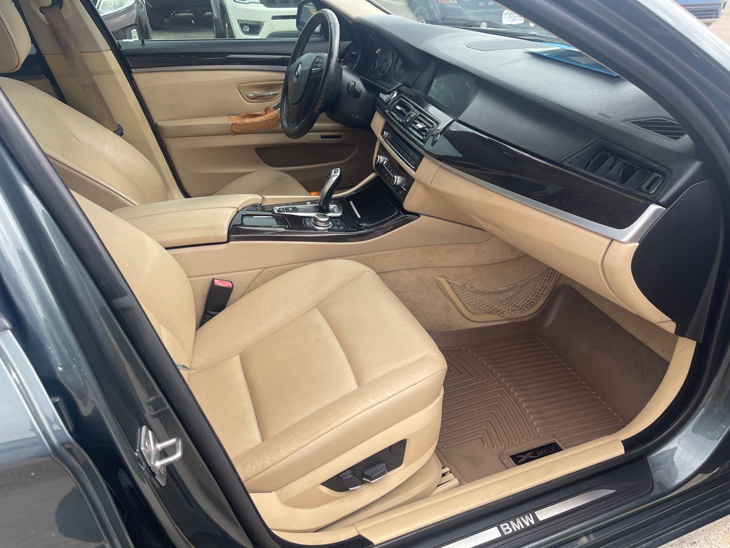 2012 BMW 5 Series Image 9
