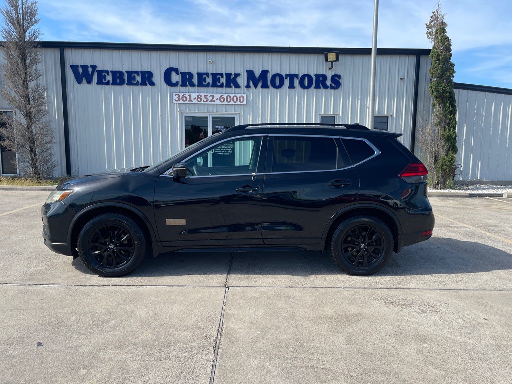 2017 Nissan Rogue Image 1