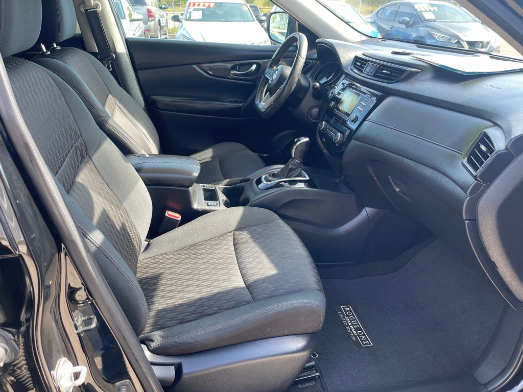 2017 Nissan Rogue Image 10
