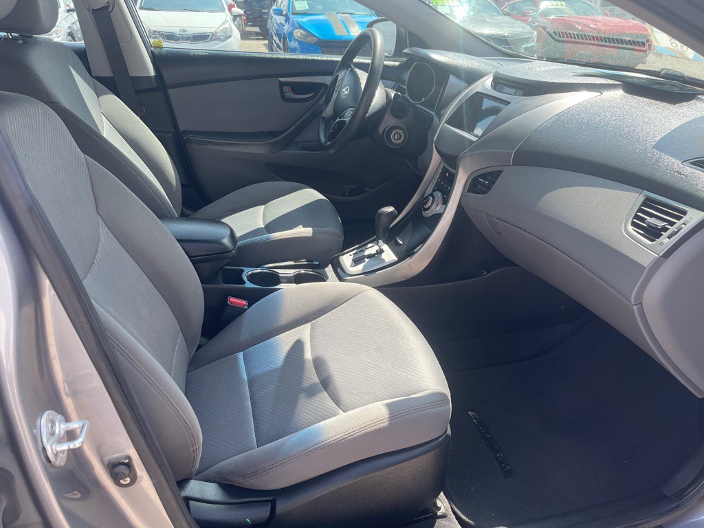 2011 Hyundai Elantra Image 9