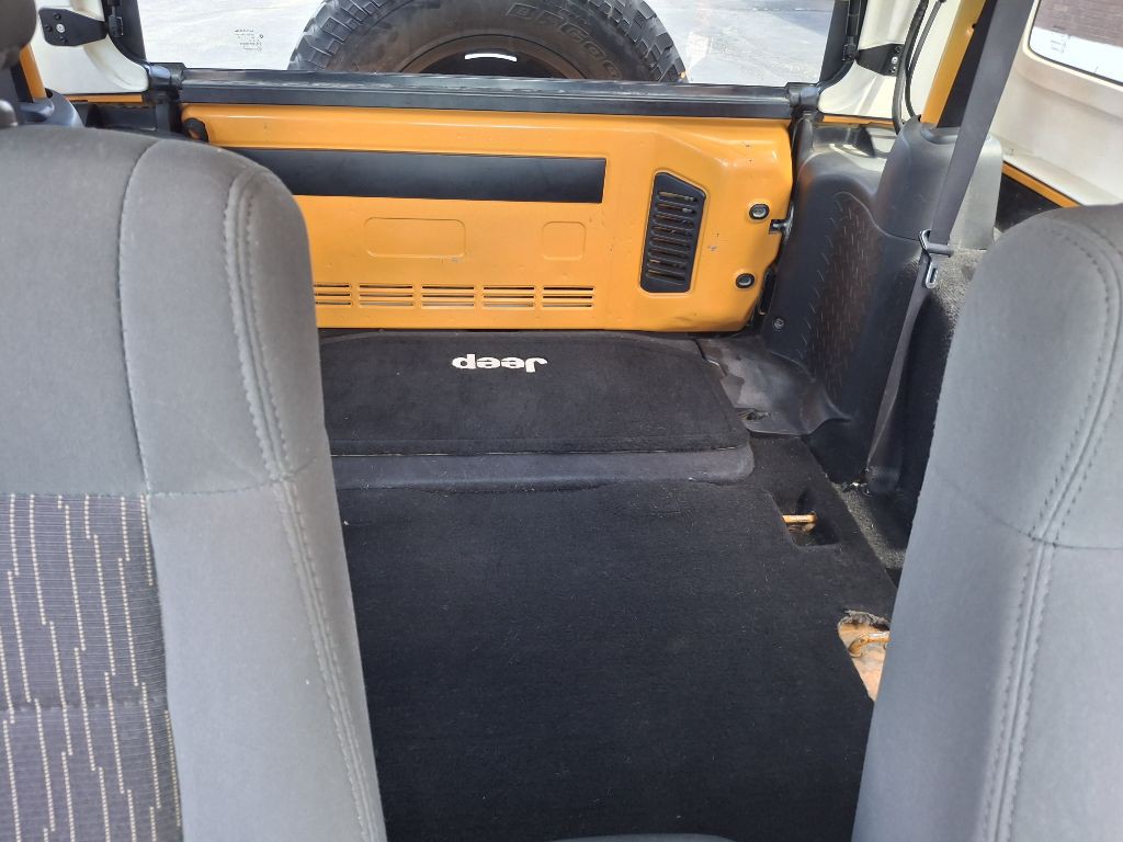 2012 Jeep Wrangler Image 11