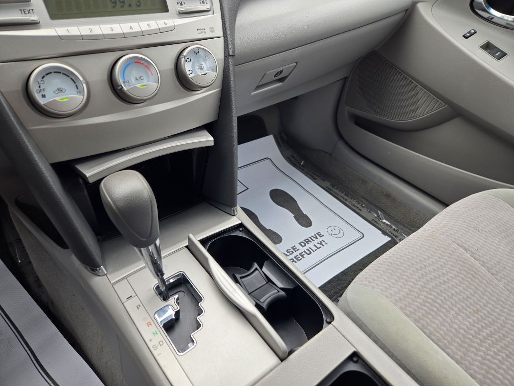 2010 Toyota Camry Image 17