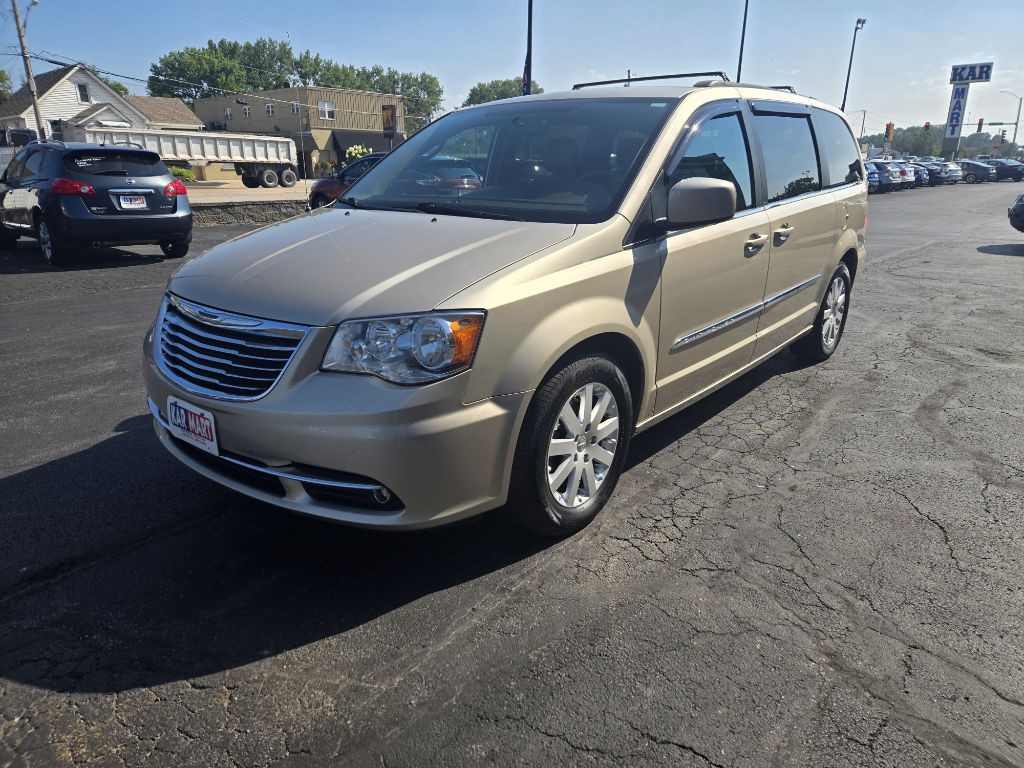 2013 Chrysler Town & Country Image 4