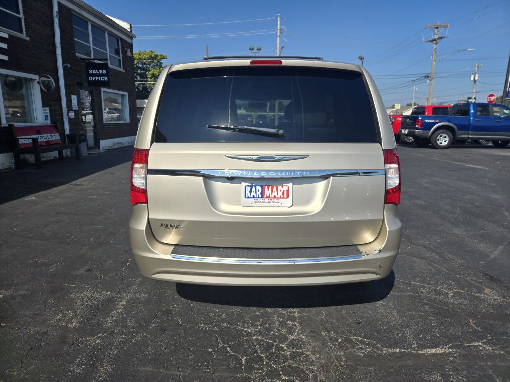 2013 Chrysler Town & Country Image 7