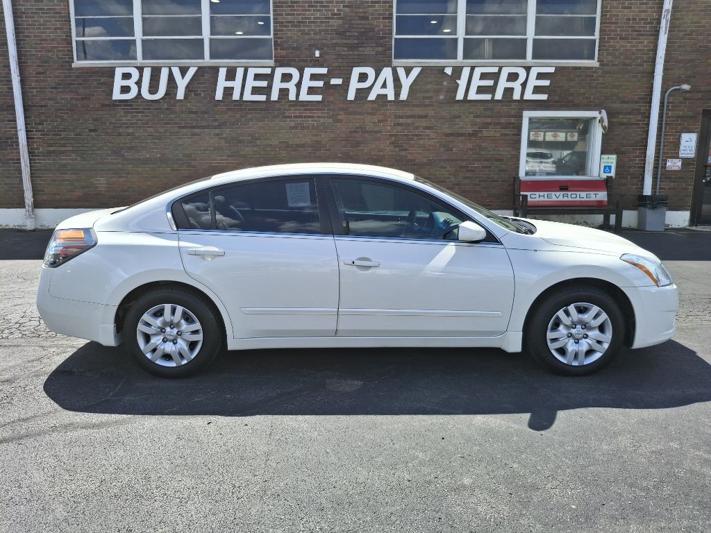 2010 Nissan Altima Image 1