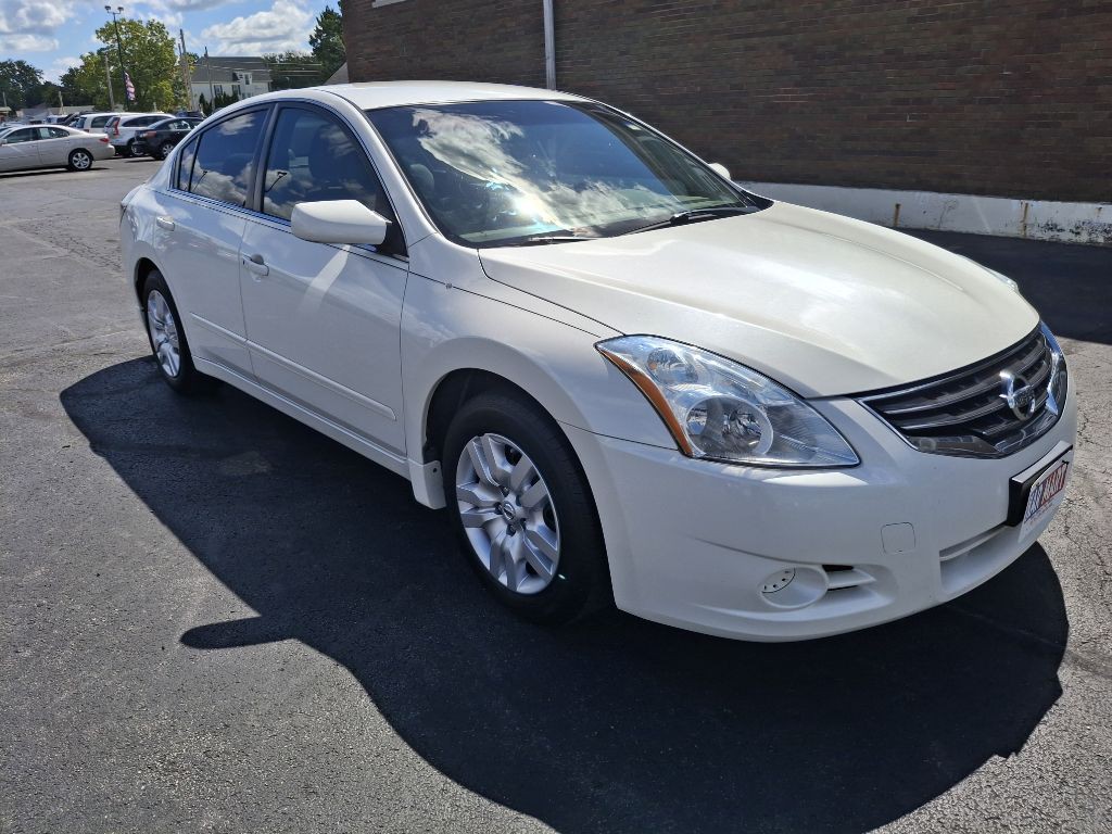 2010 Nissan Altima Image 2