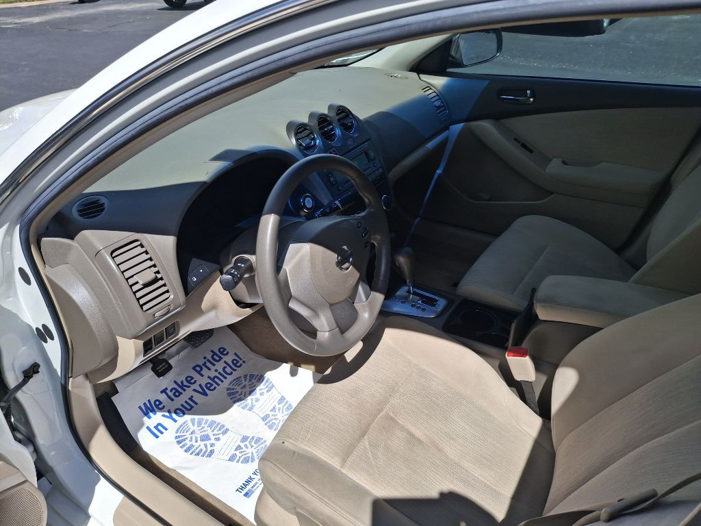 2010 Nissan Altima Image 8