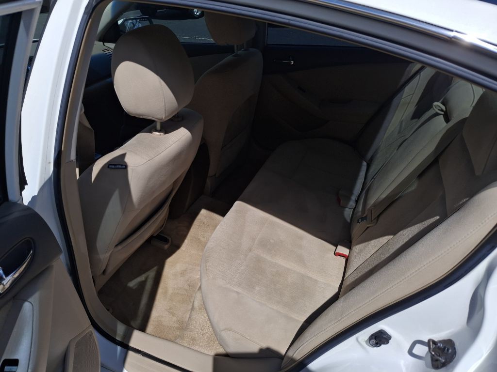 2010 Nissan Altima Image 9