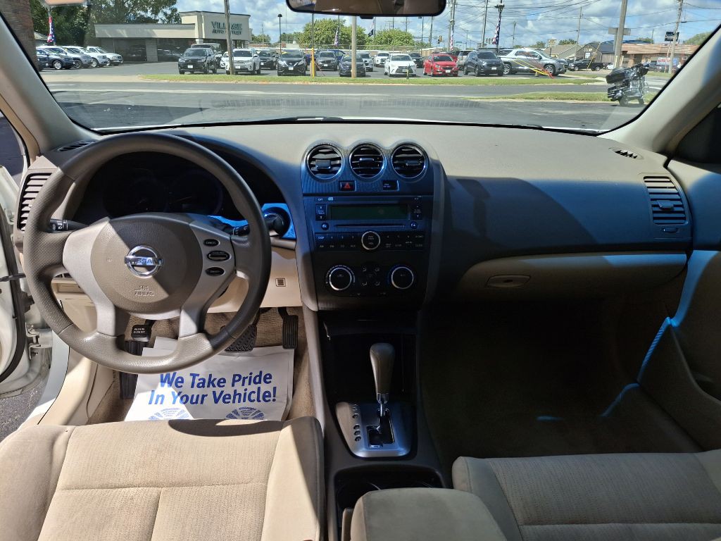 2010 Nissan Altima Image 10