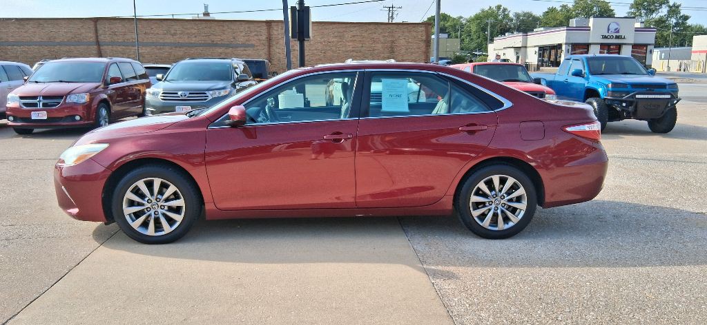2017 Toyota Camry Image 2