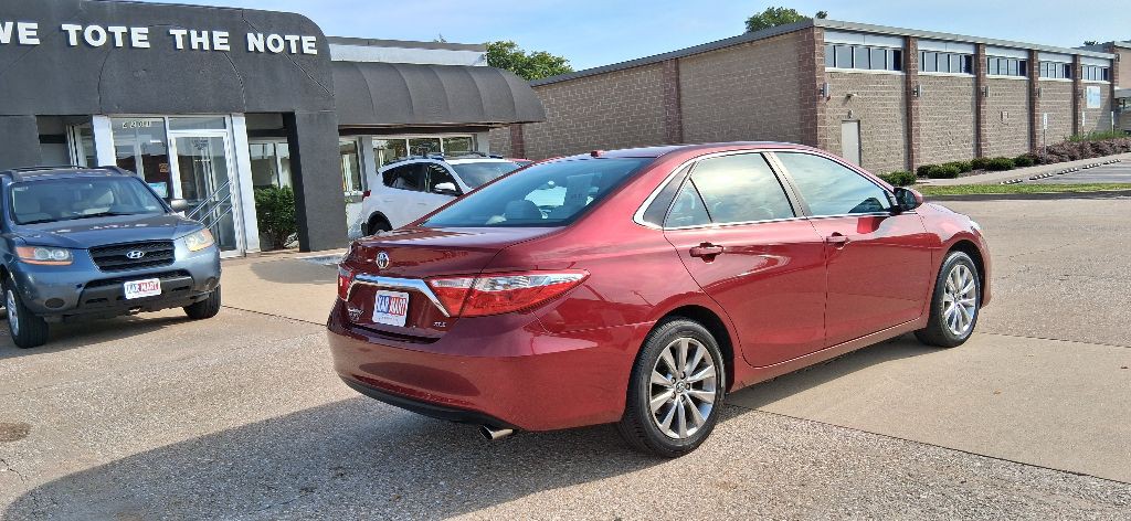 2017 Toyota Camry Image 5