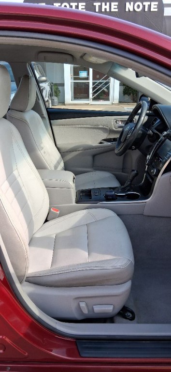 2017 Toyota Camry Image 8