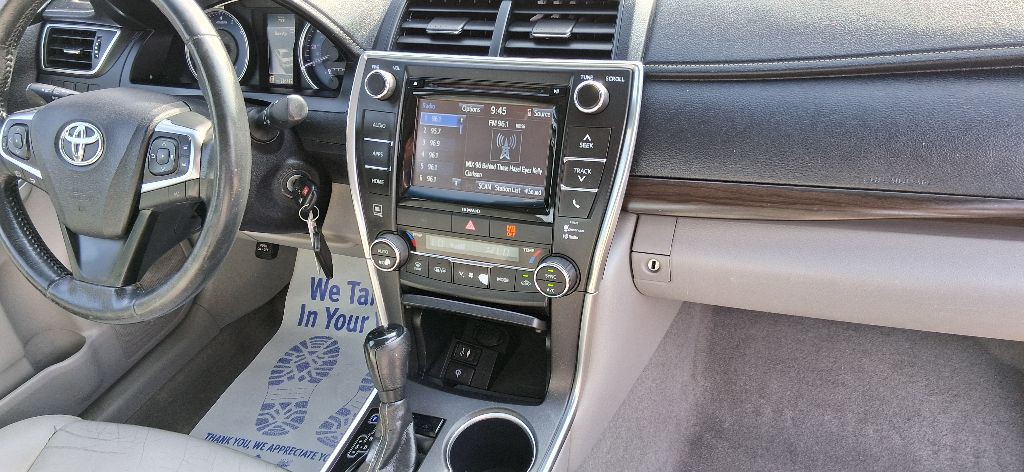 2017 Toyota Camry Image 9