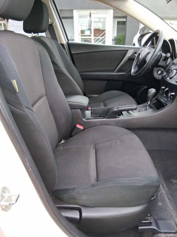 2013 Mazda Mazda3 Image 8