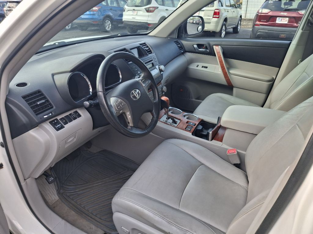 2010 Toyota Highlander Image 8