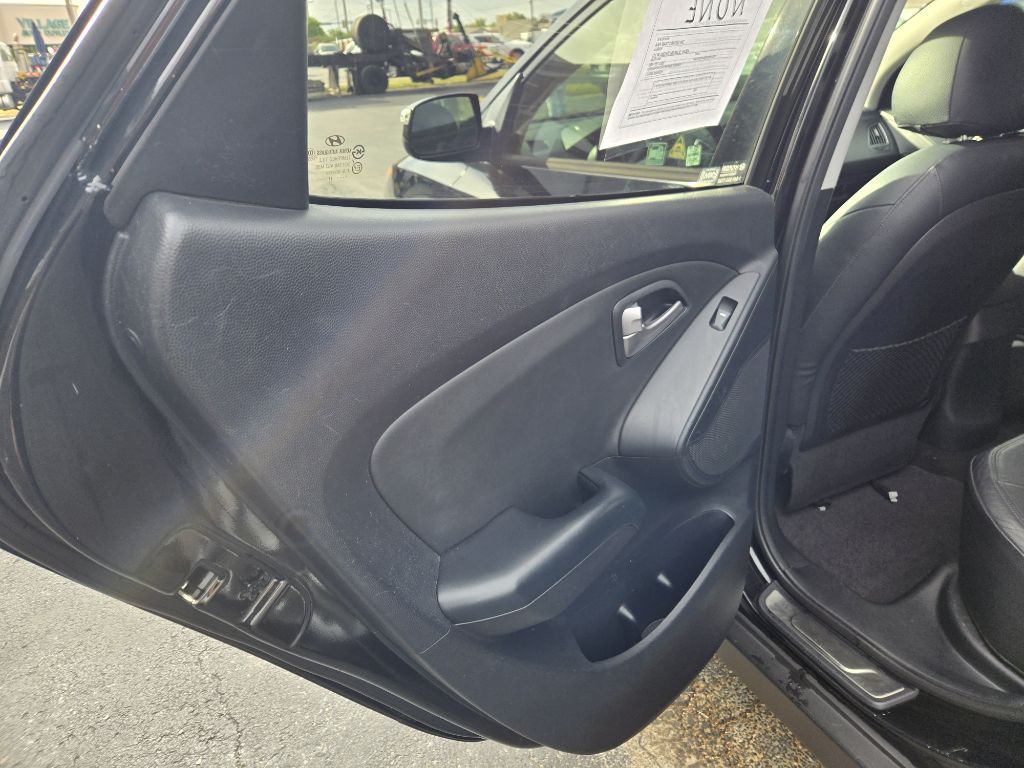2011 Hyundai Tucson Image 11
