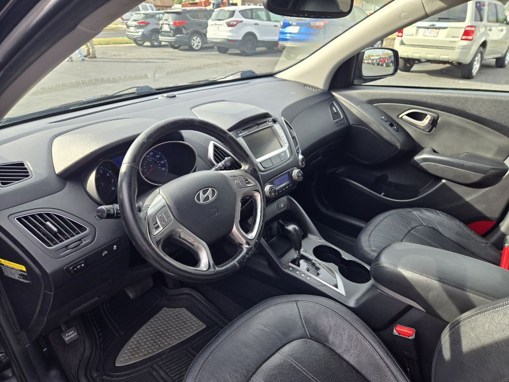 2011 Hyundai Tucson Image 13