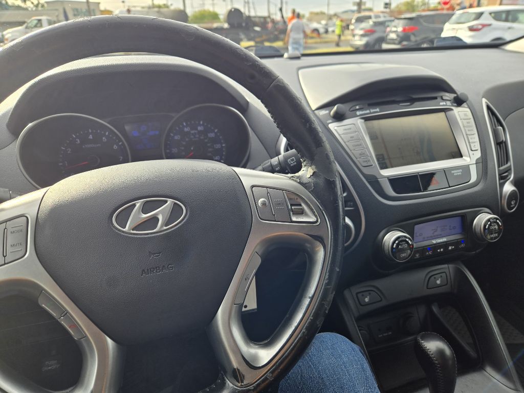 2011 Hyundai Tucson Image 16