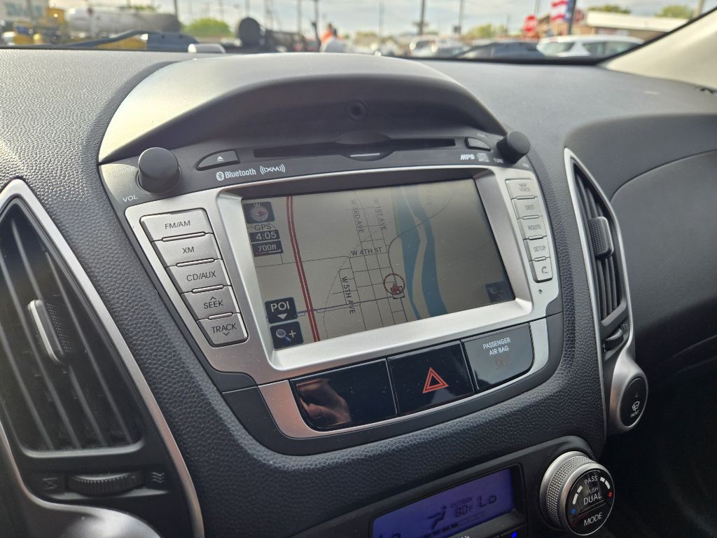 2011 Hyundai Tucson Image 17