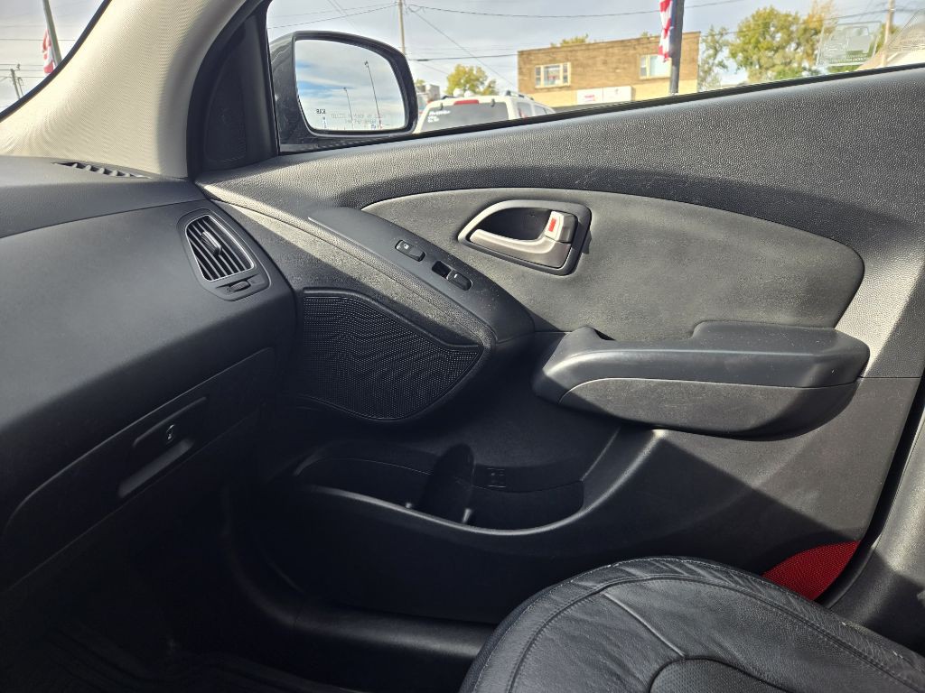 2011 Hyundai Tucson Image 18