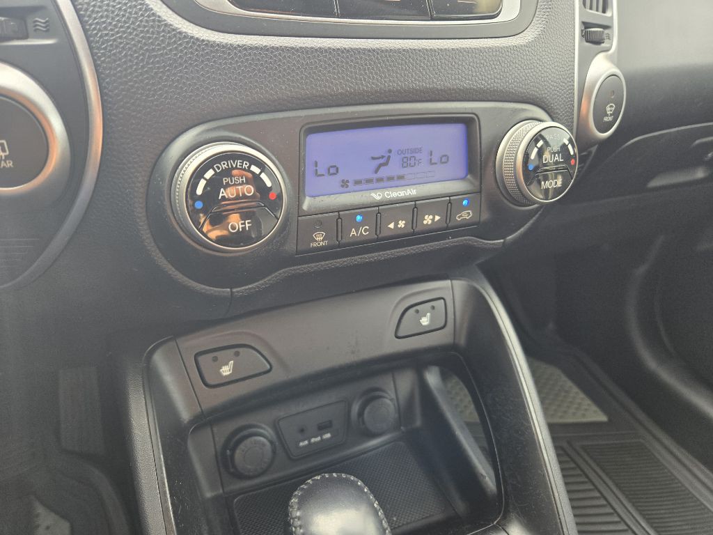 2011 Hyundai Tucson Image 19
