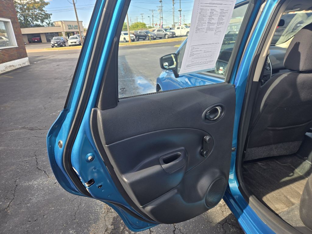 2015 Nissan Versa Image 11