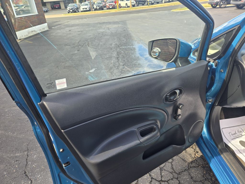 2015 Nissan Versa Image 13