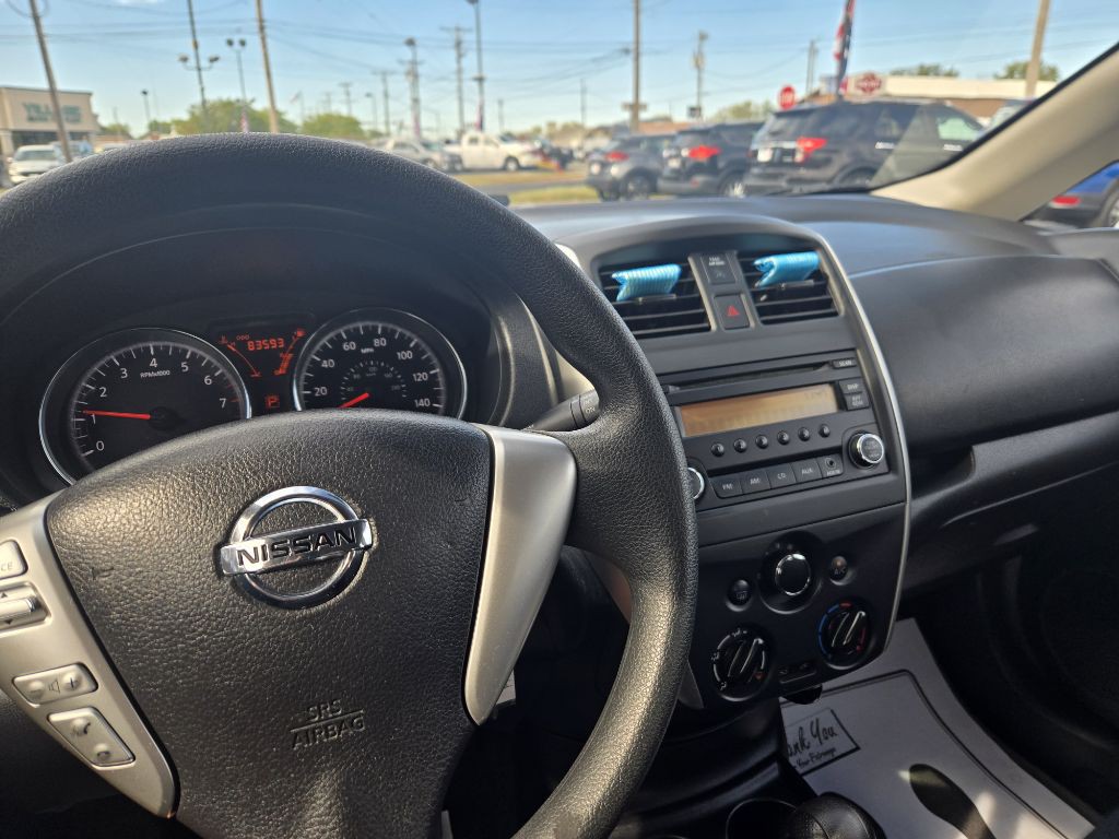 2015 Nissan Versa Image 16