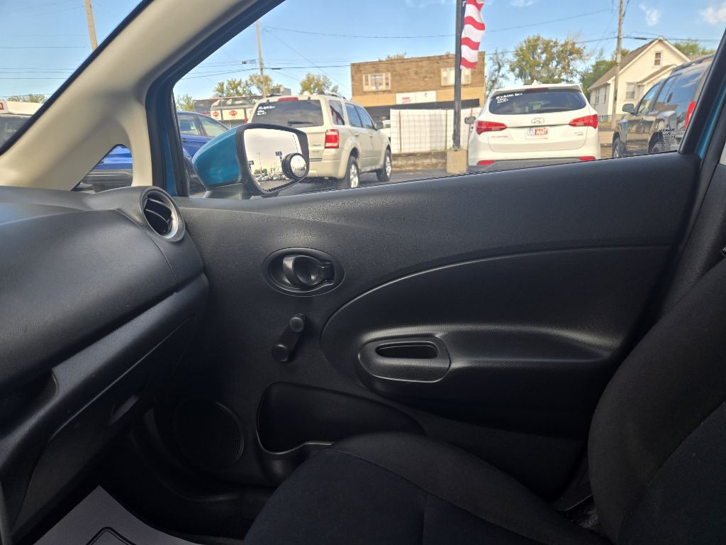 2015 Nissan Versa Image 17