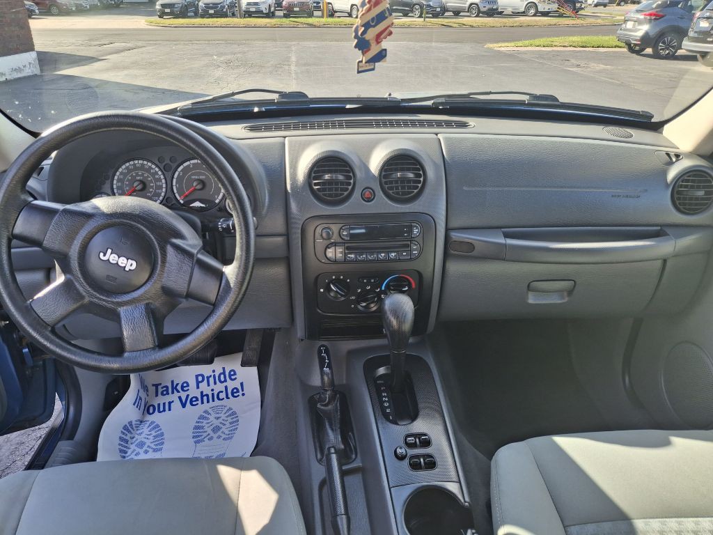 2006 Jeep Liberty Image 9